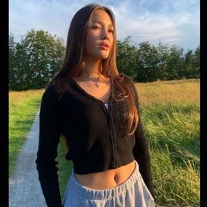 Brandy Melville Black Ribbed V-Neck Cropped Shannon Cardigan Sweater